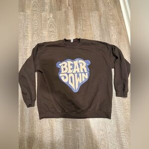 Gildan Brown Crewneck Sweater with Bear Down Graphic. Size 4x